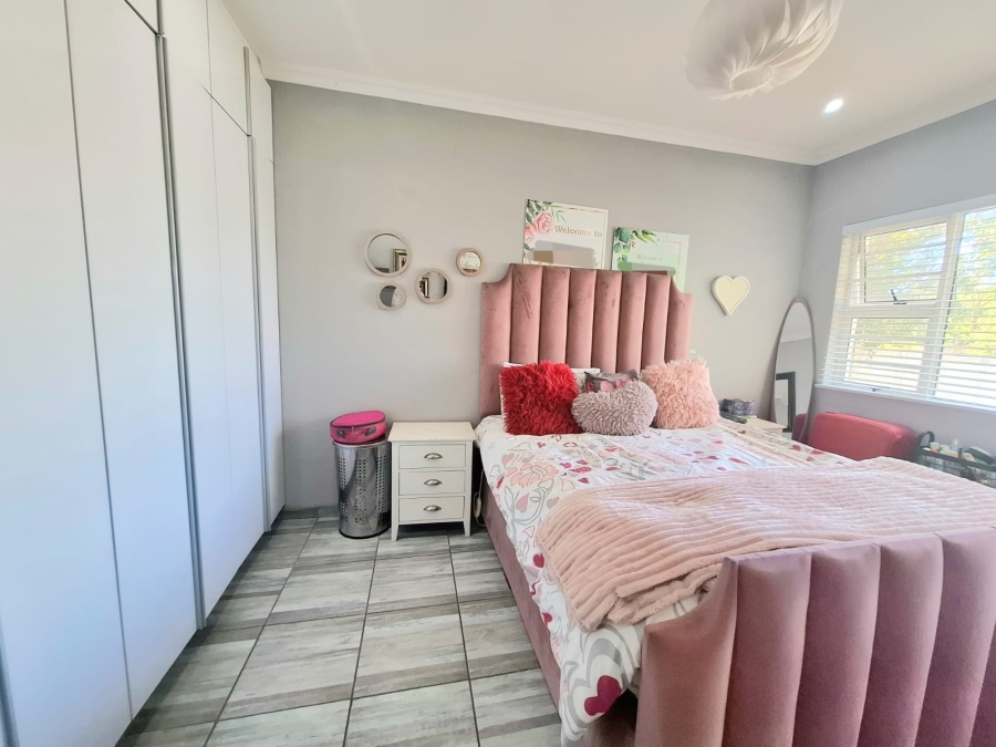 5 Bedroom Property for Sale in Gonubie Eastern Cape